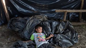 Un-nino-en-el-campamento-de-Canalumticbweb-300x169.jpg
