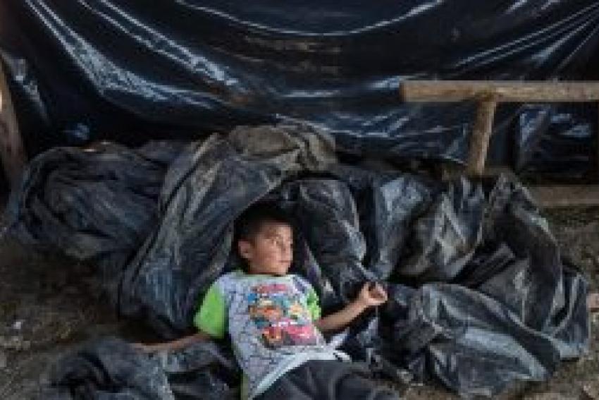 Un-nino-en-el-campamento-de-Canalumticbweb-300x169.jpg