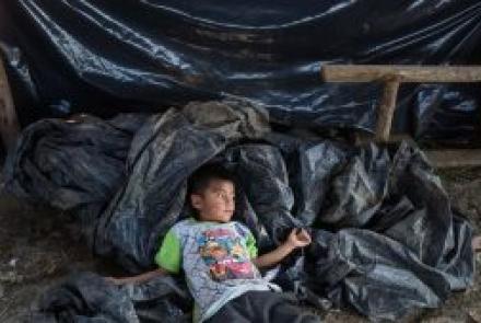 Un-nino-en-el-campamento-de-Canalumticbweb-300x169.jpg